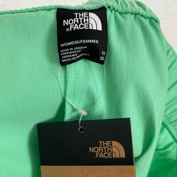 The North Face Women's Classic V Short in Spring Bud NWT Size 1X - Picture 3 of 4